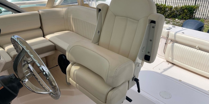 Grady-White Express 370