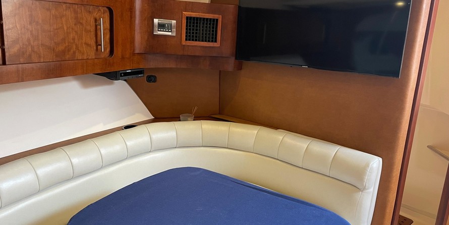 Grady-White Express 370