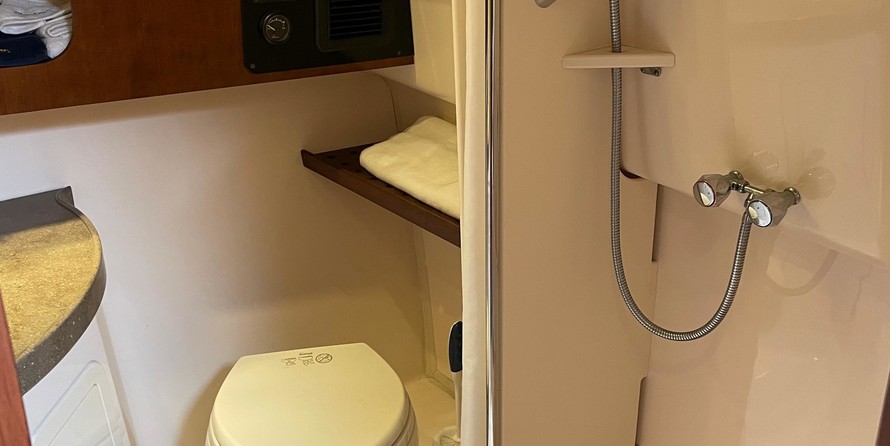 Grady-White Express 370