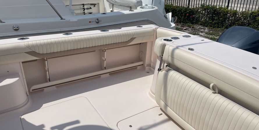 Grady-White Express 370