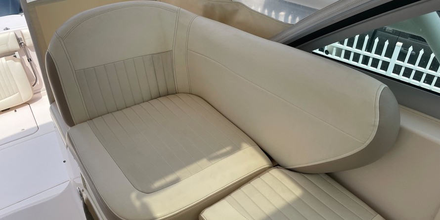 Grady-White Express 370