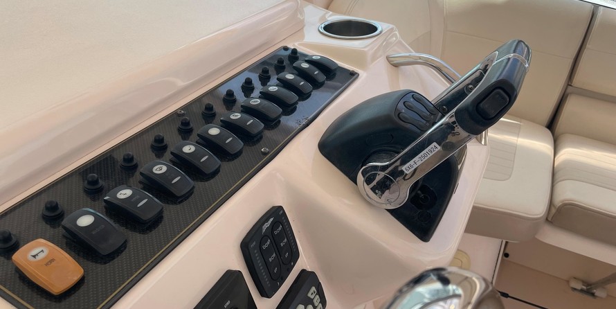 Grady-White Express 370