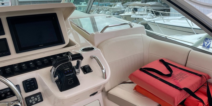 Grady-White Express 370