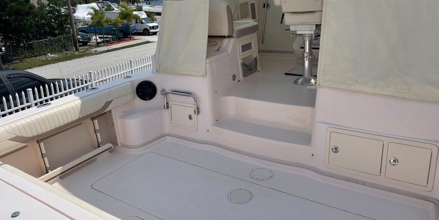 Grady-White Express 370