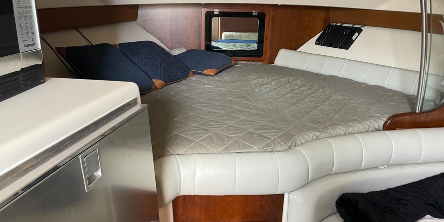 Grady-White Express 370