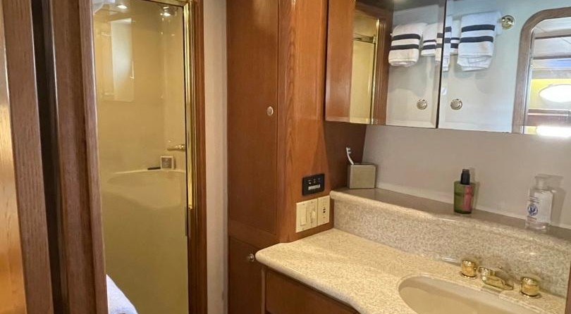 West Bay 58 Pilothouse