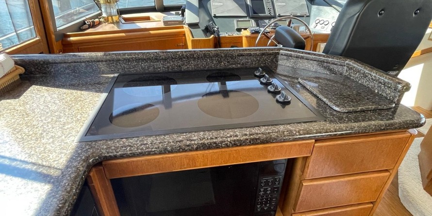 West Bay 58 Pilothouse