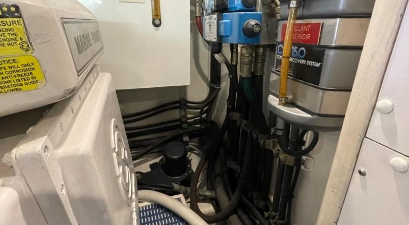 West Bay 58 Pilothouse