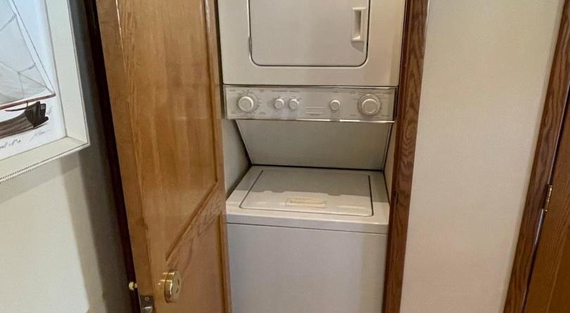 West Bay 58 Pilothouse