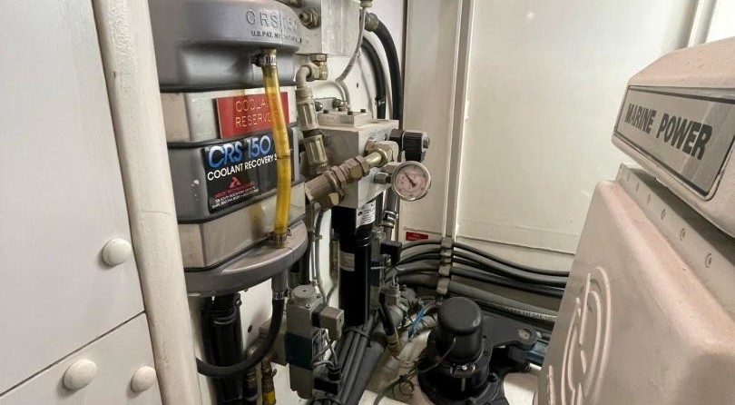 West Bay 58 Pilothouse