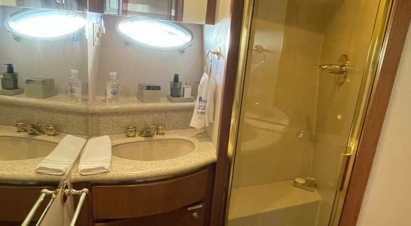 West Bay 58 Pilothouse