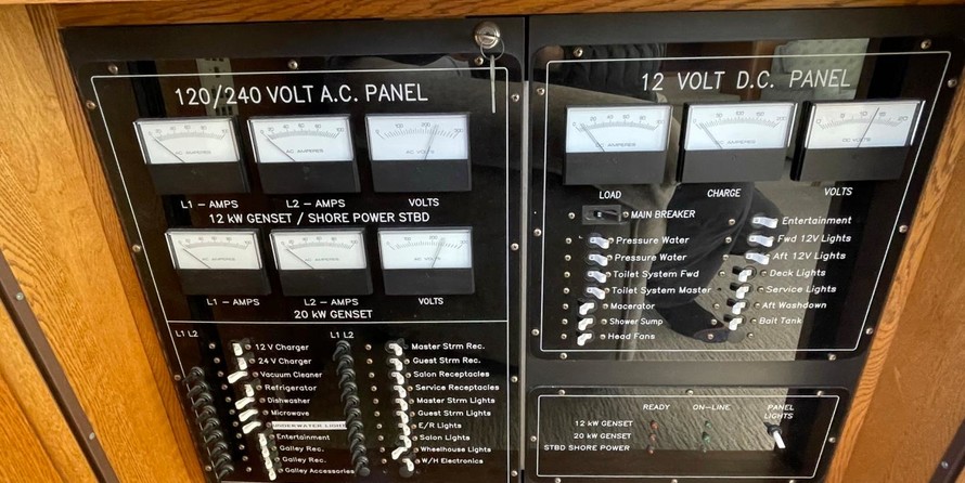 West Bay 58 Pilothouse