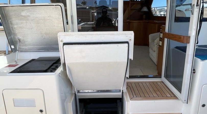 West Bay 58 Pilothouse
