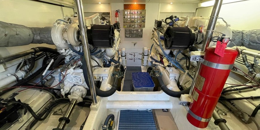 West Bay 58 Pilothouse