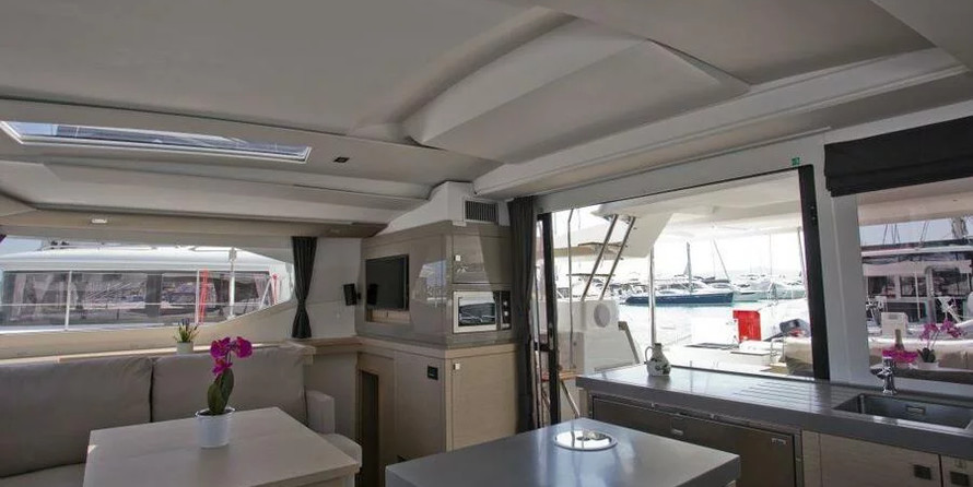 Fountaine Pajot Saona 47