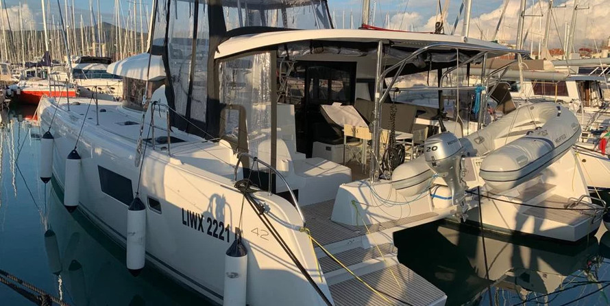 Lagoon 42 - 4 + 2 cab.