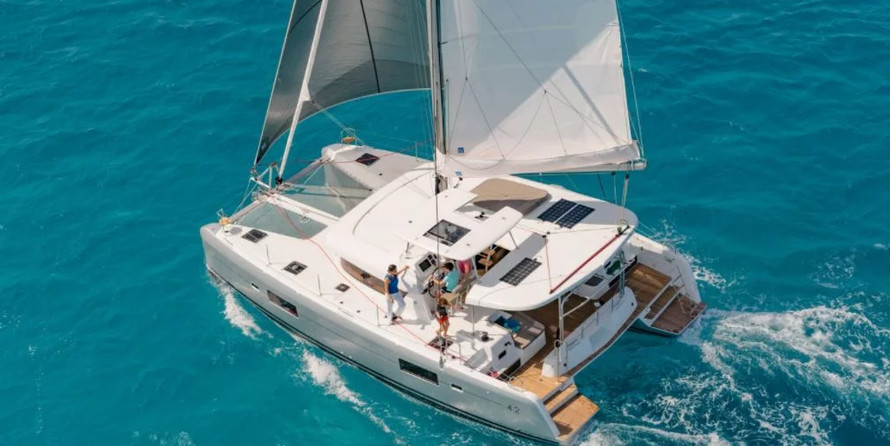 Lagoon 42 - 4 + 2 cab.