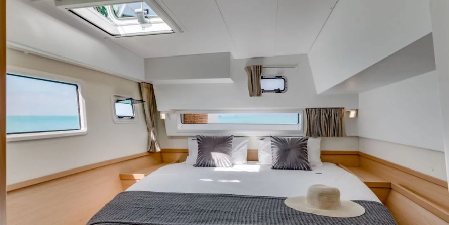 Lagoon 42 - 4 + 2 cab.