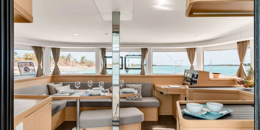 Lagoon 42 - 4 + 2 cab.