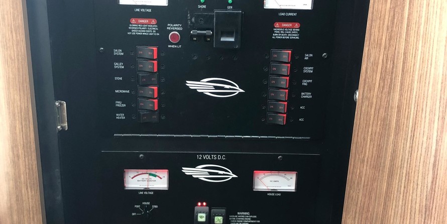 Chaparral 310 Signature