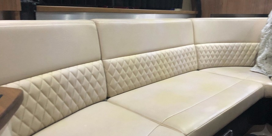 Chaparral 310 Signature