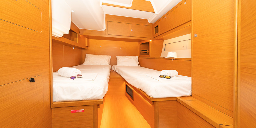 hot seat and giant (1 and 3 person)