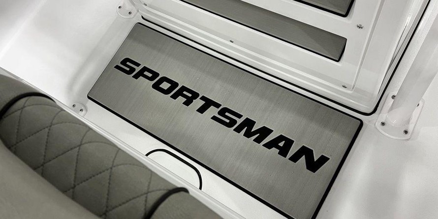 Sportsman Masters 227 Bay Boat