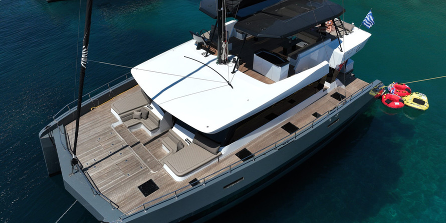 Luxury motor yacht pearl 60