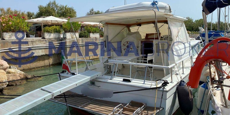 Chris-Craft Commander 44
