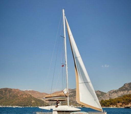 Lagoon 52