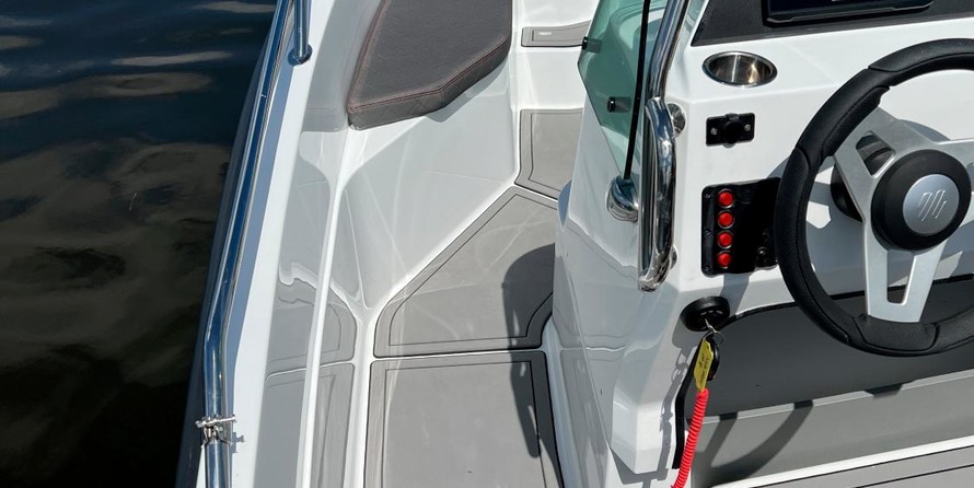 Quicksilver Activ 535 Open