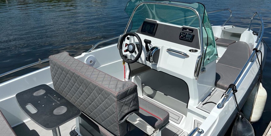 Quicksilver Activ 535 Open