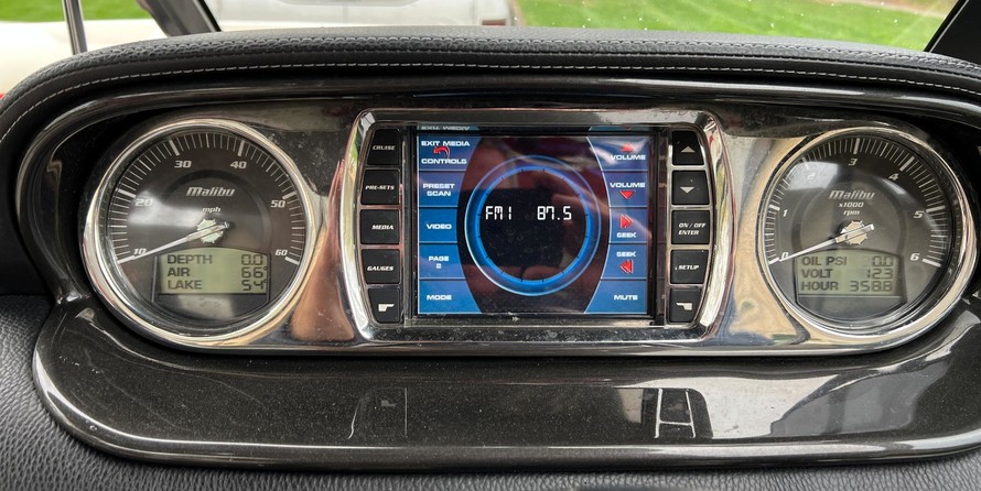 Malibu Wakesetter 24 MXZ