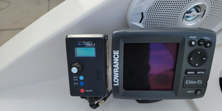 Cruisers yachts 3070 rogue