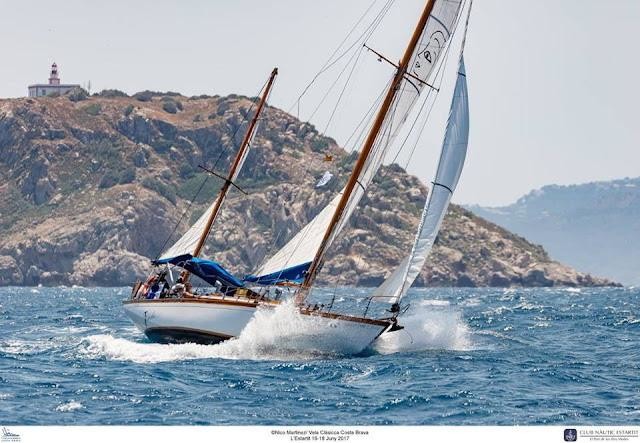 Cheoy Lee Offshore 40