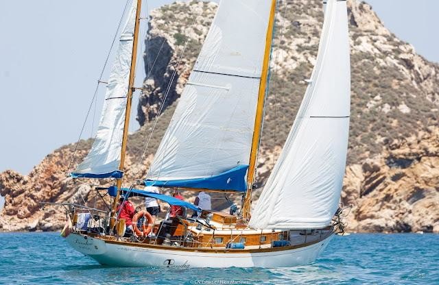 Cheoy Lee Offshore 40