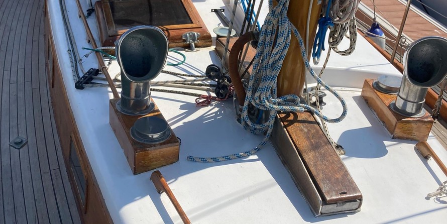 Cheoy Lee Offshore 40