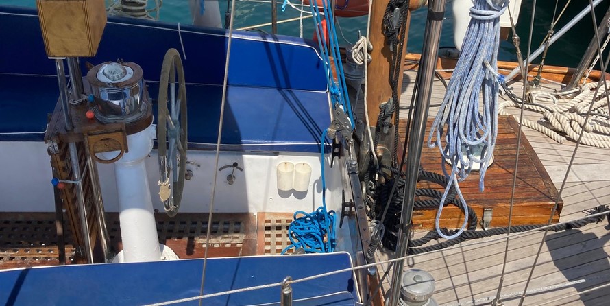 Cheoy Lee Offshore 40