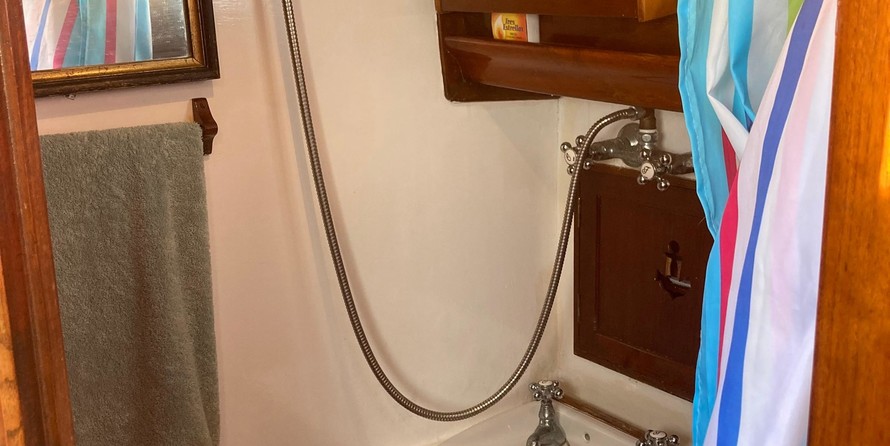 Cheoy Lee Offshore 40