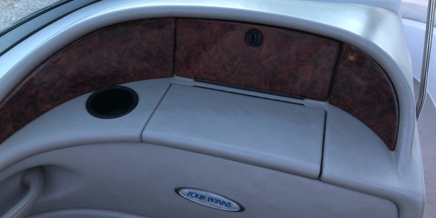 Four winns 220 horizon