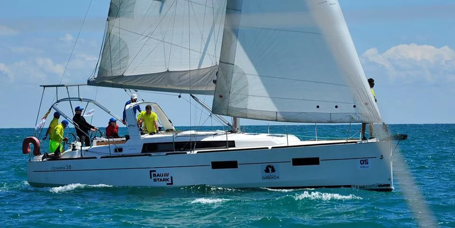 Oceanis 38