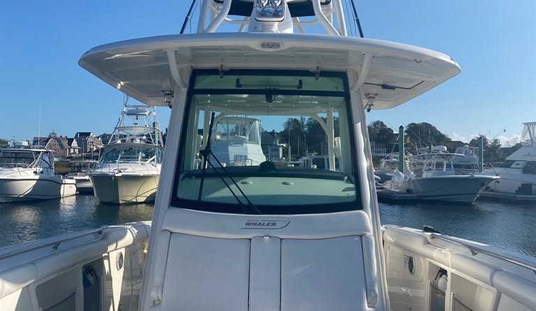 Boston Whaler 350 Outrage