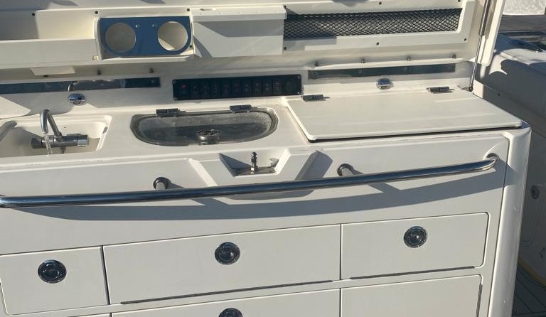 Boston Whaler 350 Outrage