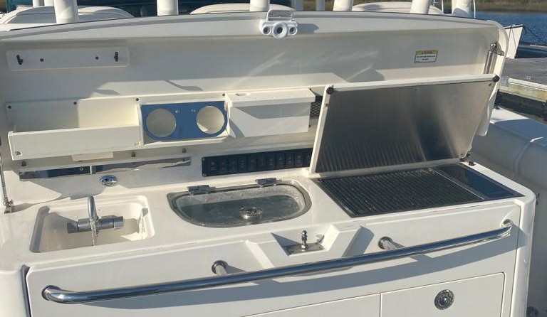 Boston Whaler 350 Outrage