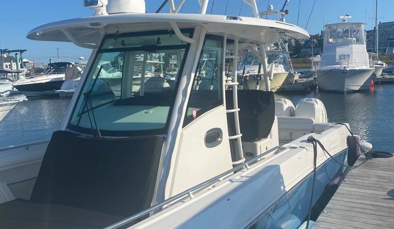 Boston Whaler 350 Outrage