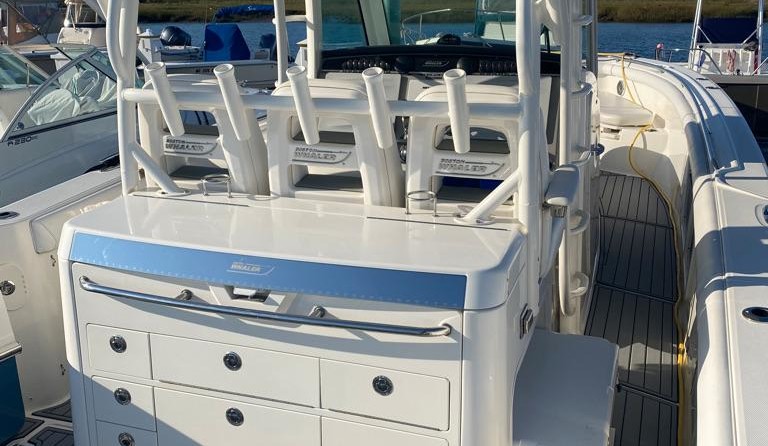 Boston Whaler 350 Outrage