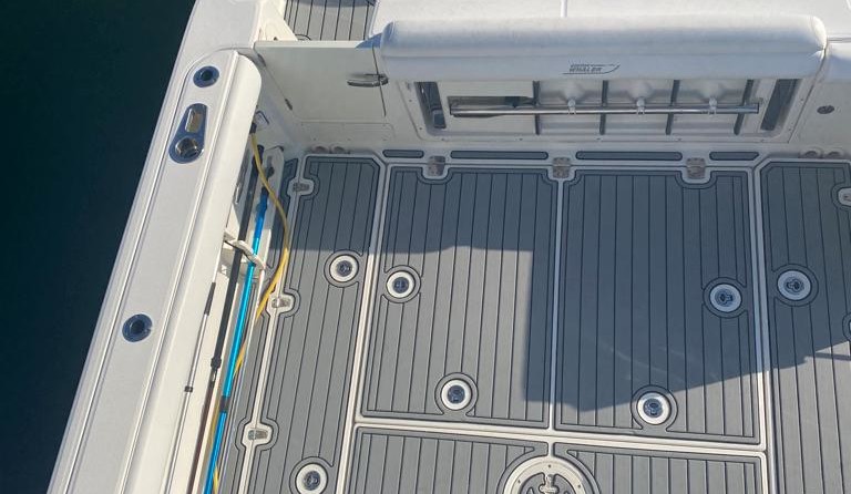 Boston Whaler 350 Outrage