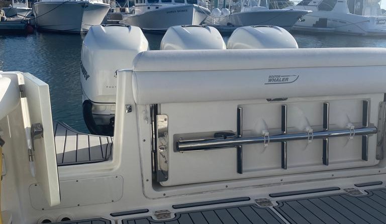Boston Whaler 350 Outrage