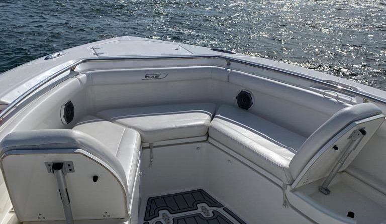 Boston Whaler 350 Outrage