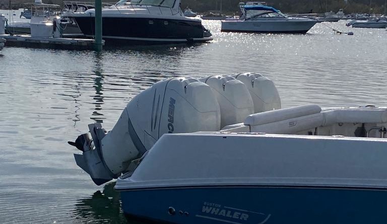 Boston Whaler 350 Outrage